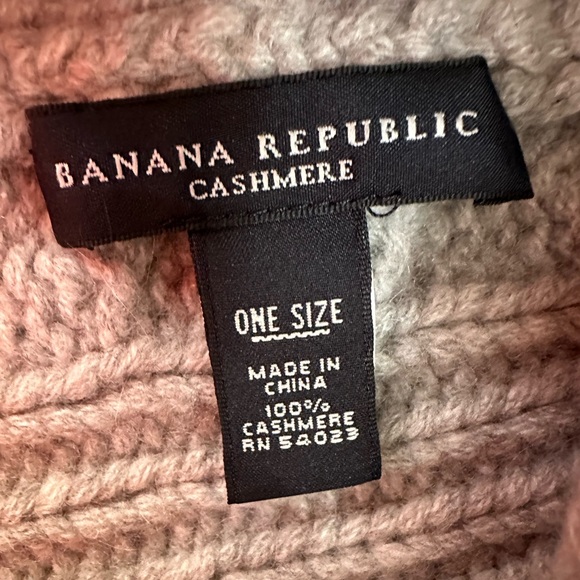 Banana Republic 100% Cashmere Cable Knit Gray Beanie - Picture 13 of 14